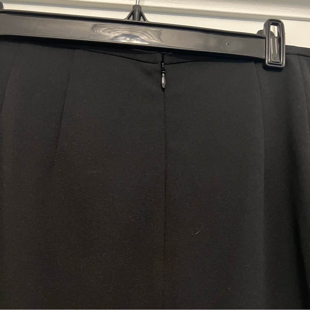 Calvin Klein Women's Size 14 Black Skirt | Zipper Back | GUC - Picture 4 of 6
